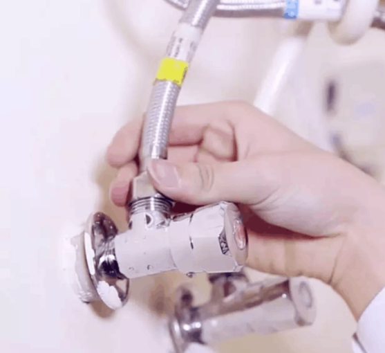 原來(lái)自來(lái)水管的污垢雜質(zhì)是這樣被清除的